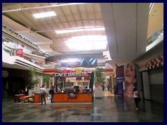 Oakland Mall, Zona 10, 08